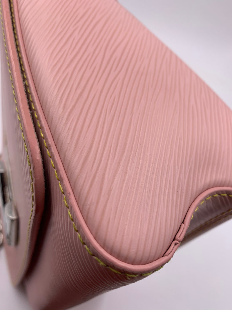 Twist leather crossbody bag Louis Vuitton Pink in Leather - 26934040