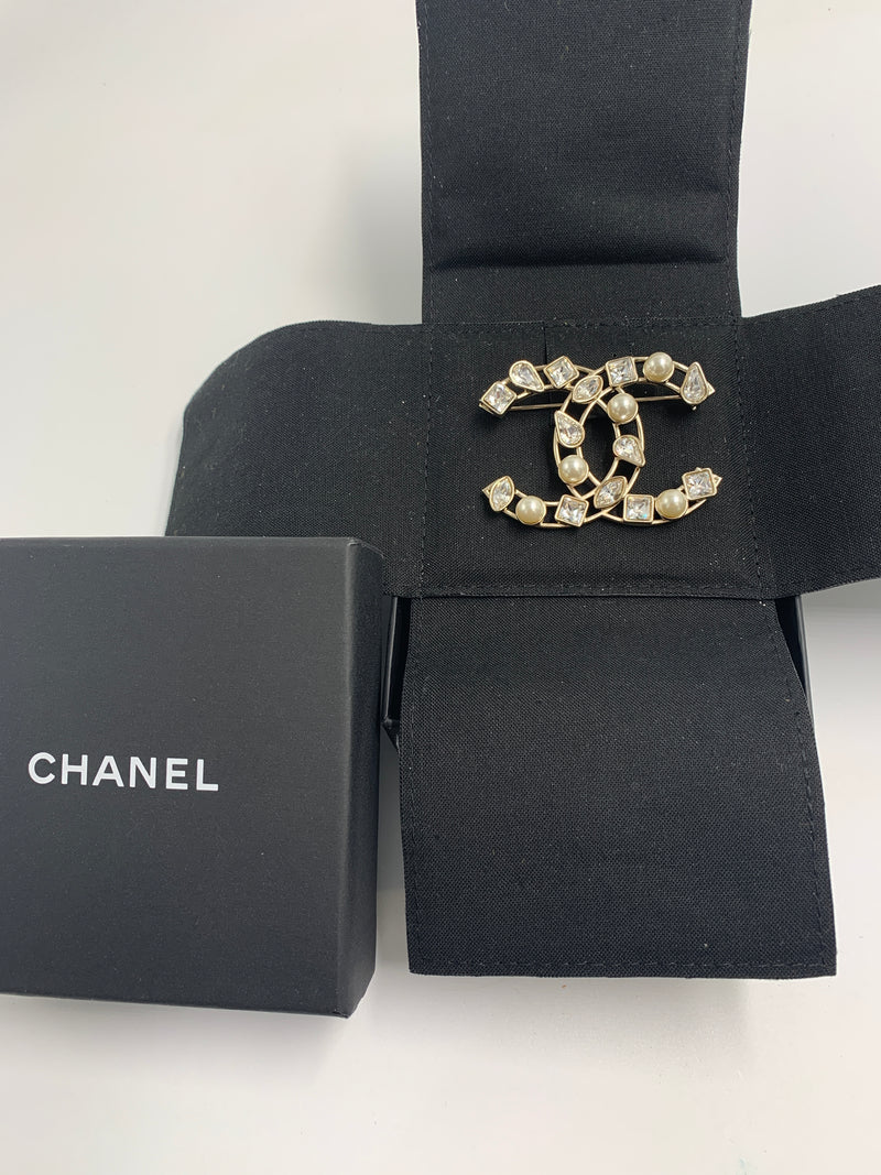 Sold-CHANEL CC Gold Rhinestones and Pearl Brooch C237