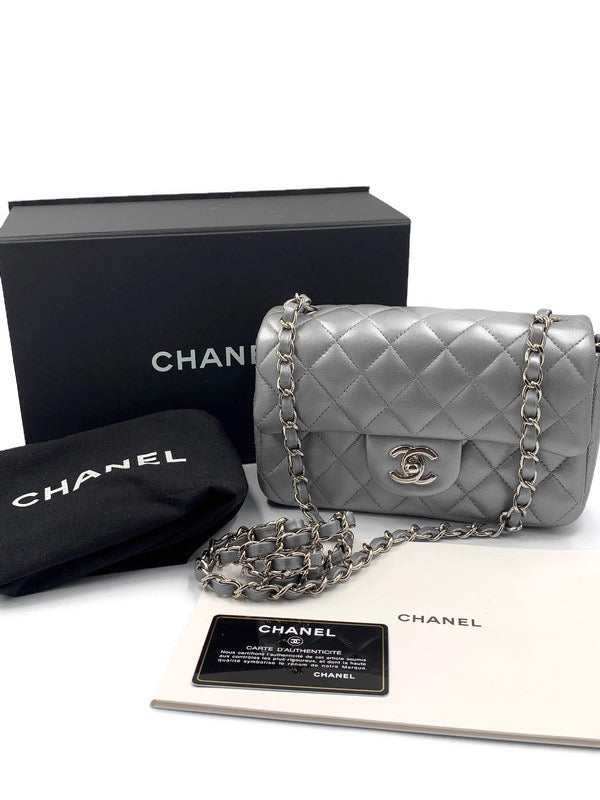 CHANEL 22 Mini Crossbody Handbag in Grey Calfskin – Silver Metal Hardware  (Year 2023)