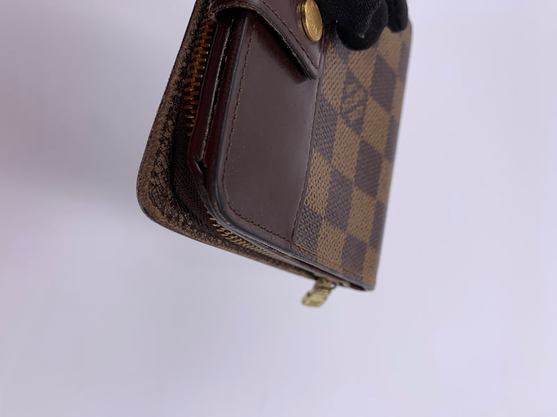 LOUIS VUITTON Damier Ebene Compact Wallet - Preowned luxury - Canada Consignment