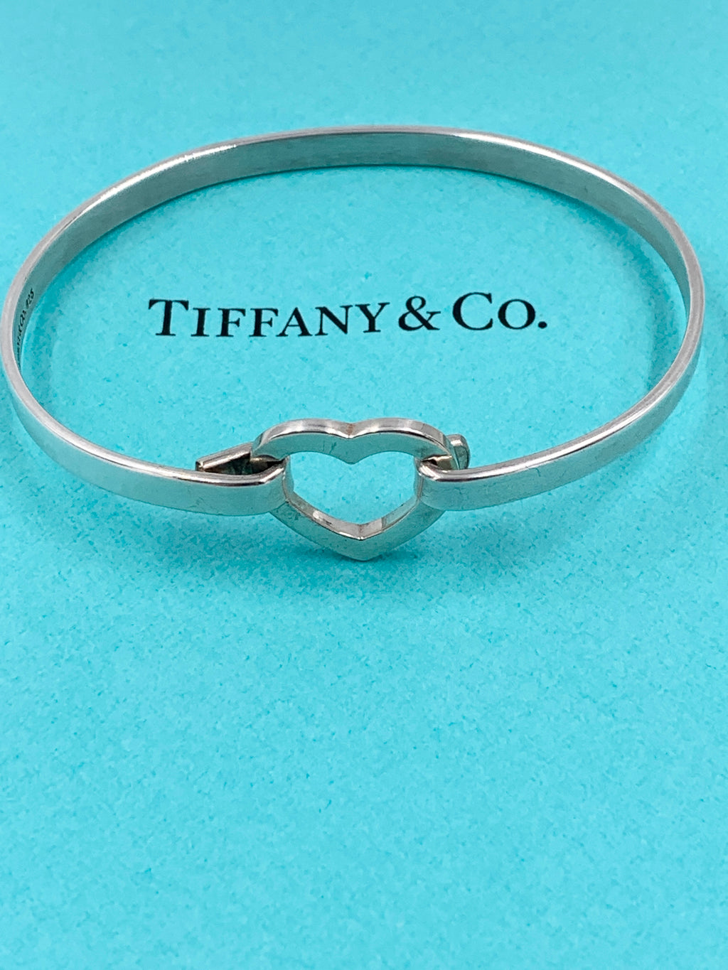 14k White Gold Diamond Heart Bangle - Grimal Jewelry Store