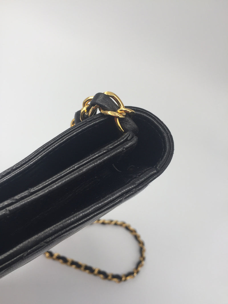 Sold-CHANEL Classic Lambskin Chain Flap Bag/clutch 25 (2) black/gold ...
