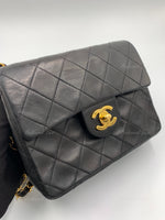 CHANEL Classic Lambskin Chain Mini Square Flap Bag black in Gold Hardware