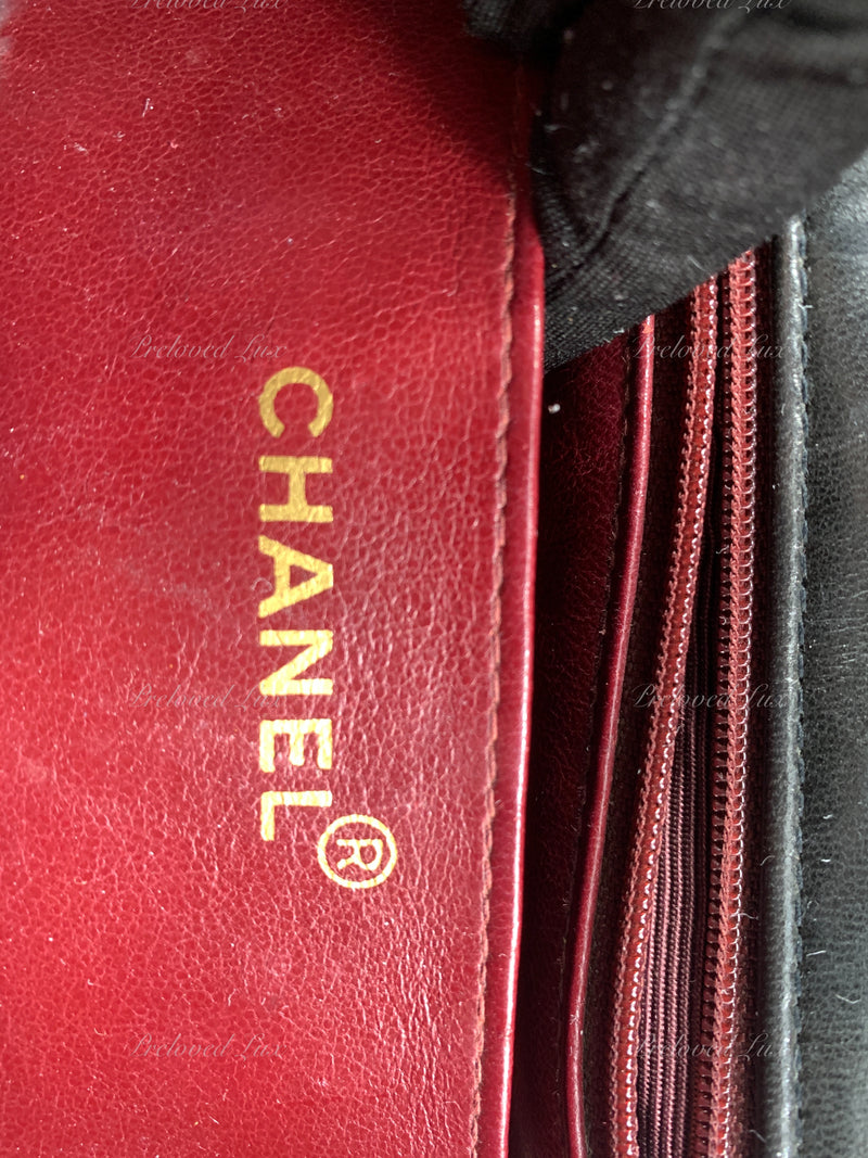 CHANEL Classic Lambskin Chain Mini Square Flap Bag black in Gold Hardware
