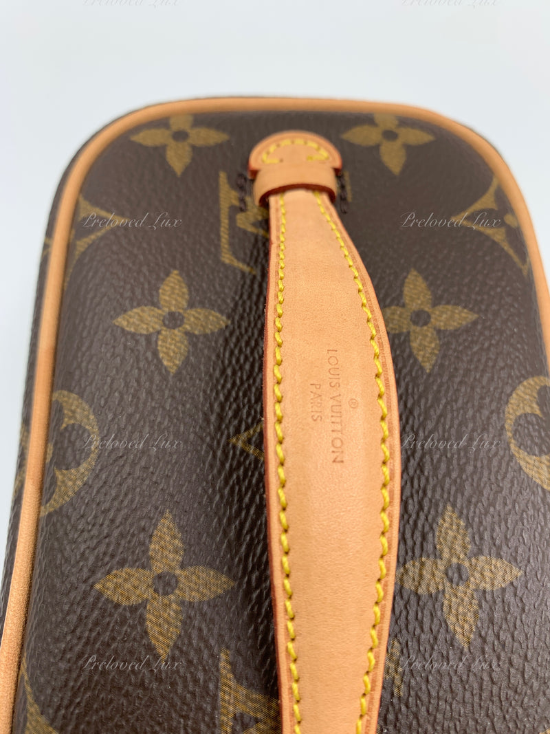 Louis Vuitton Nice Vanity Case Monogram Canvas Mini - ShopStyle Makeup &  Travel Bags