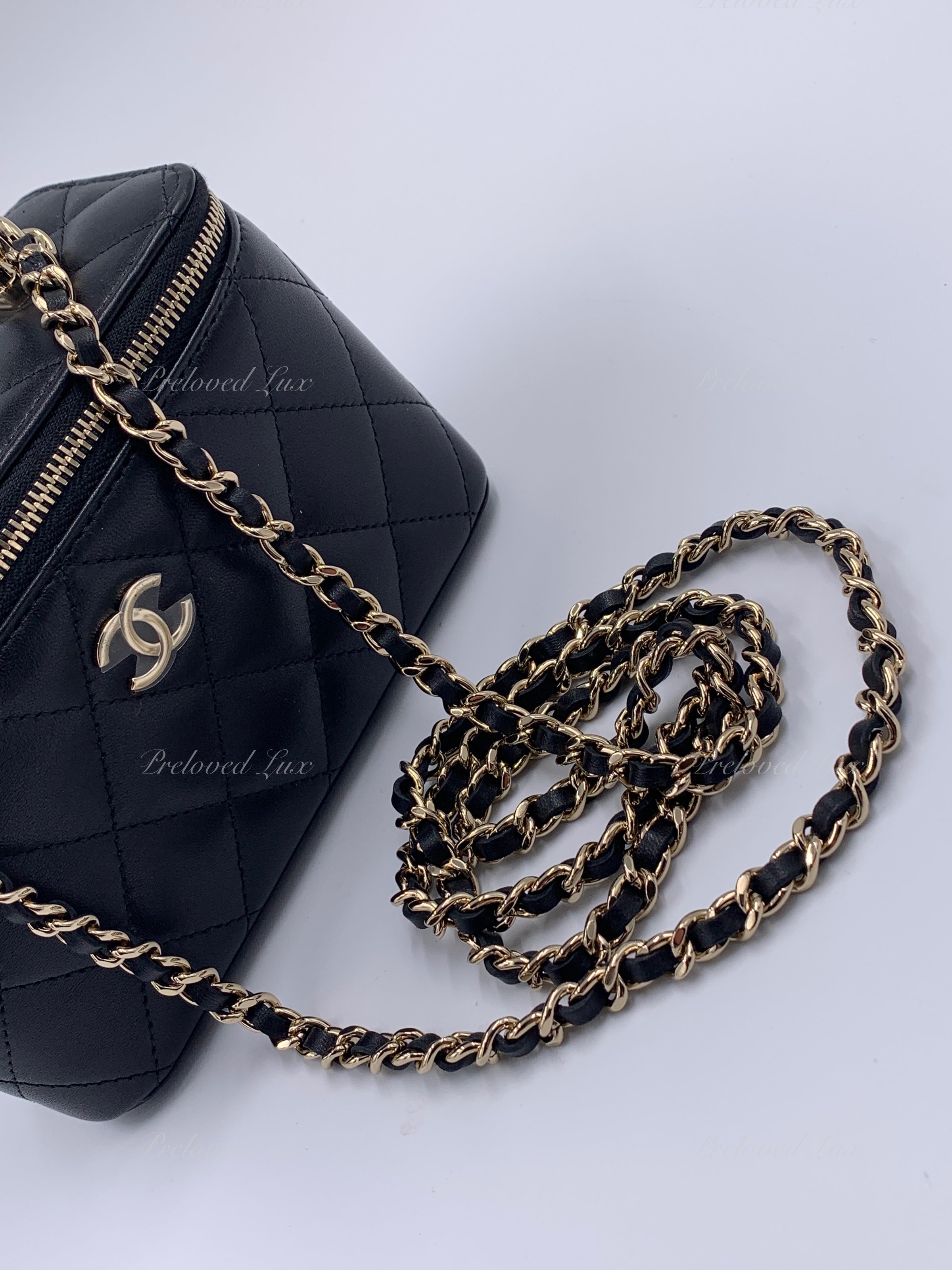 Bonhams : CHANEL BLUE BOUCLÉ TWEED AND SNAKE LEATHER CC FILIGREE VANITY  CASE BAG WITH GOLD TONED HARDWARE 2018 (Includes authenticity card, original  dust bag and original box)
