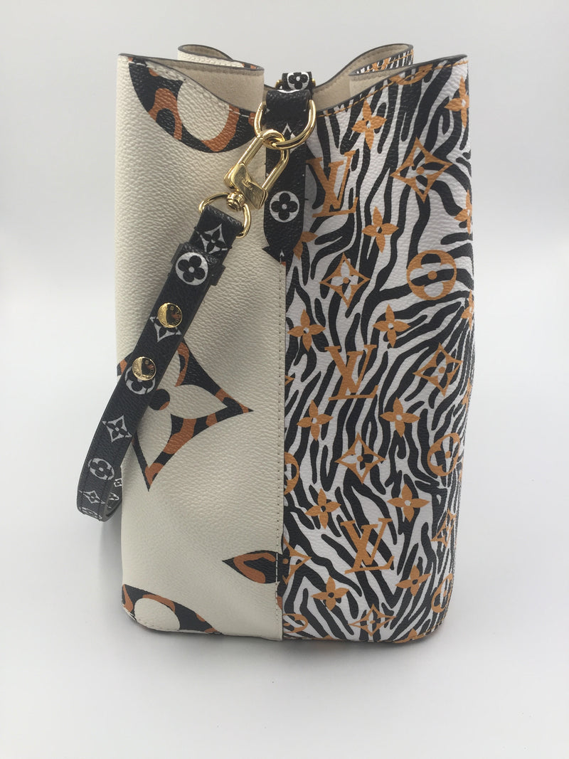 Louis Vuitton Monogram Giant Jungle Onthego M44675 TC #80 Louis Vuitton Monogram Giant Jungle Onthego M44675 TC