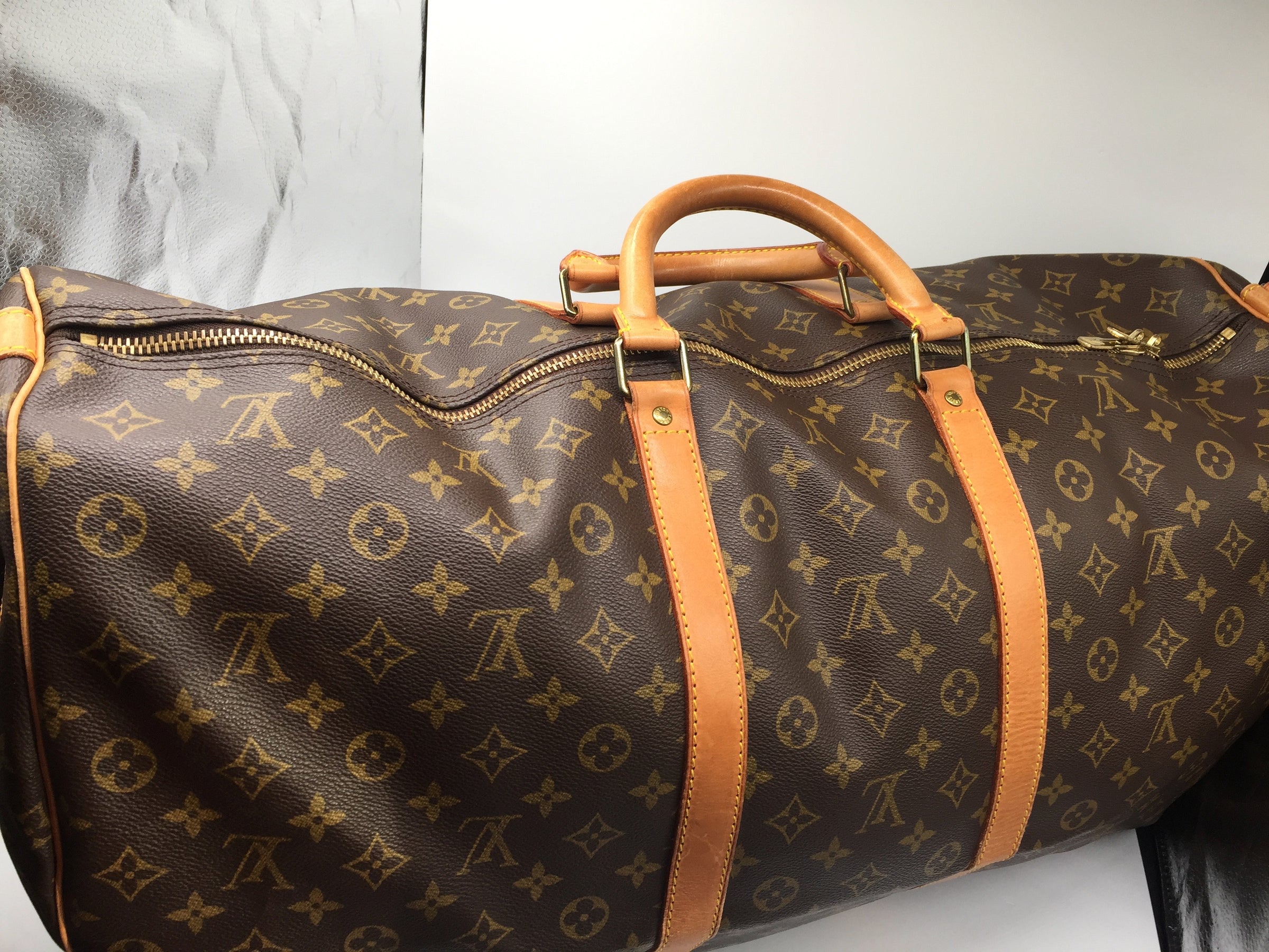Louis Vuitton Monogram Keepall Bandouliere 60 Boston Duffle Bag with Strap  63lv4 at 1stDibs