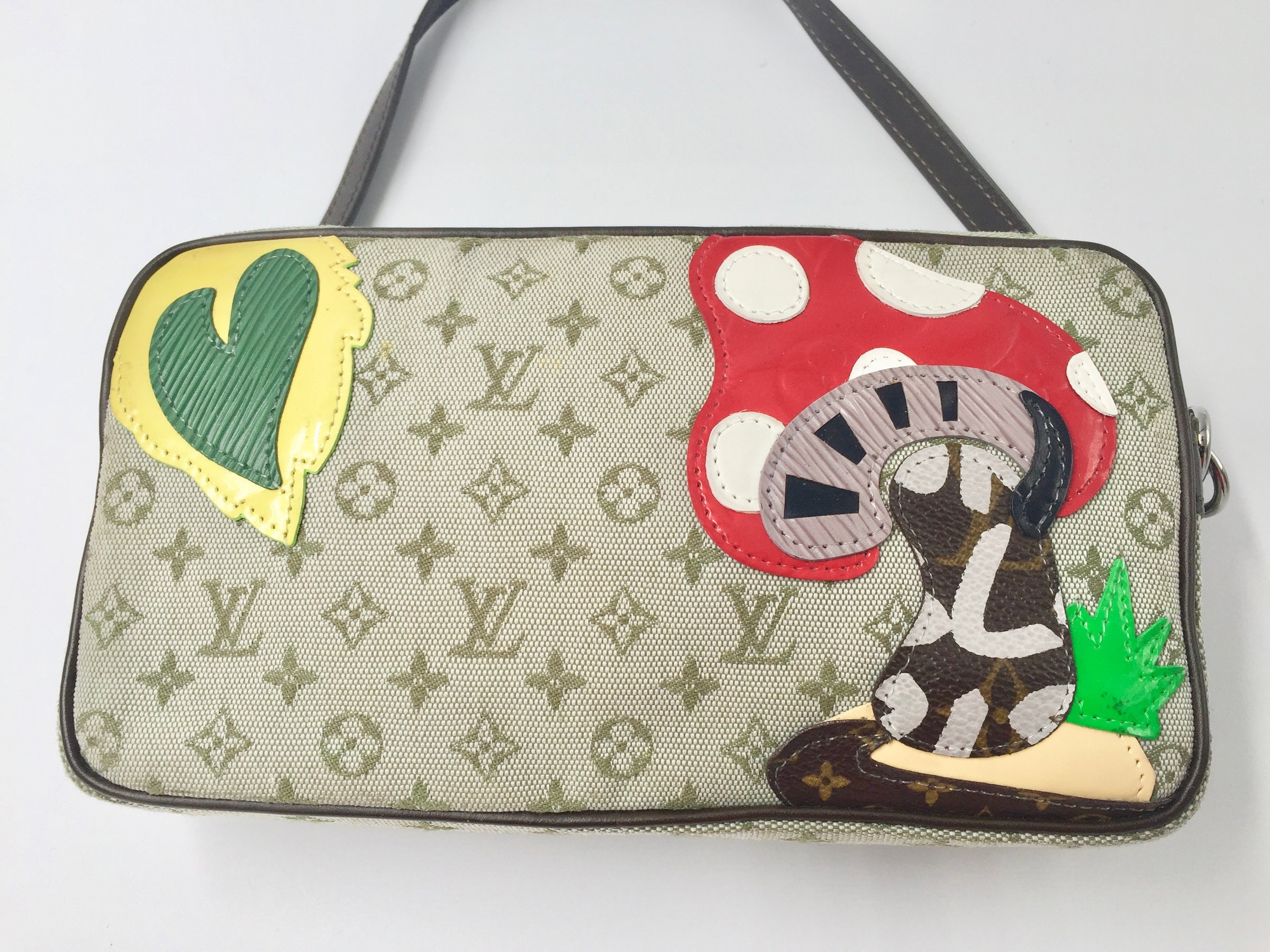 Louis Vuitton 2002 Pochette Conte De Fees Monogram Mini M92274 – AMORE  Vintage Tokyo