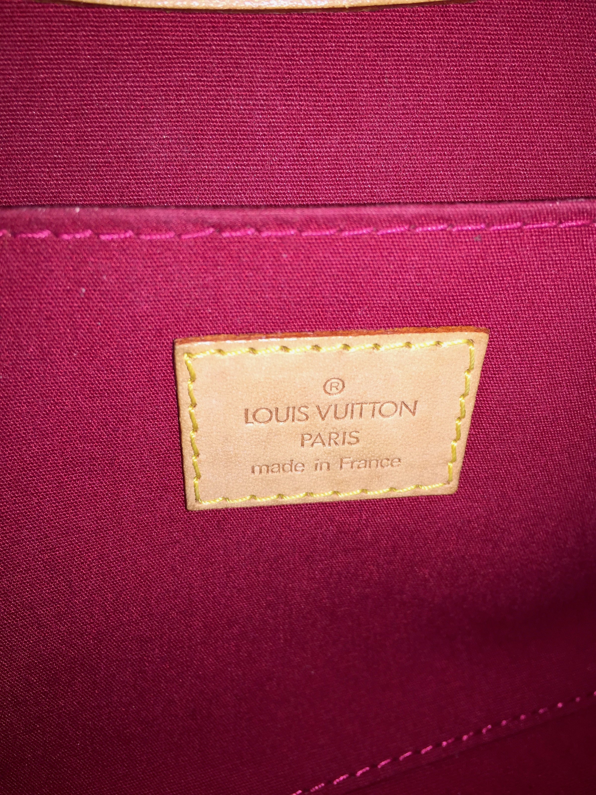 Louis Vuitton Clutch bags Purple Patent leather ref.25762 - Joli Closet