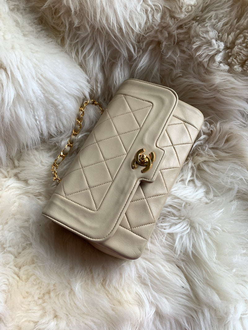 Sold-CHANEL Vintage Lambskin Single Flap Border Tab Small Crossbody Bag Beige/gold hardware