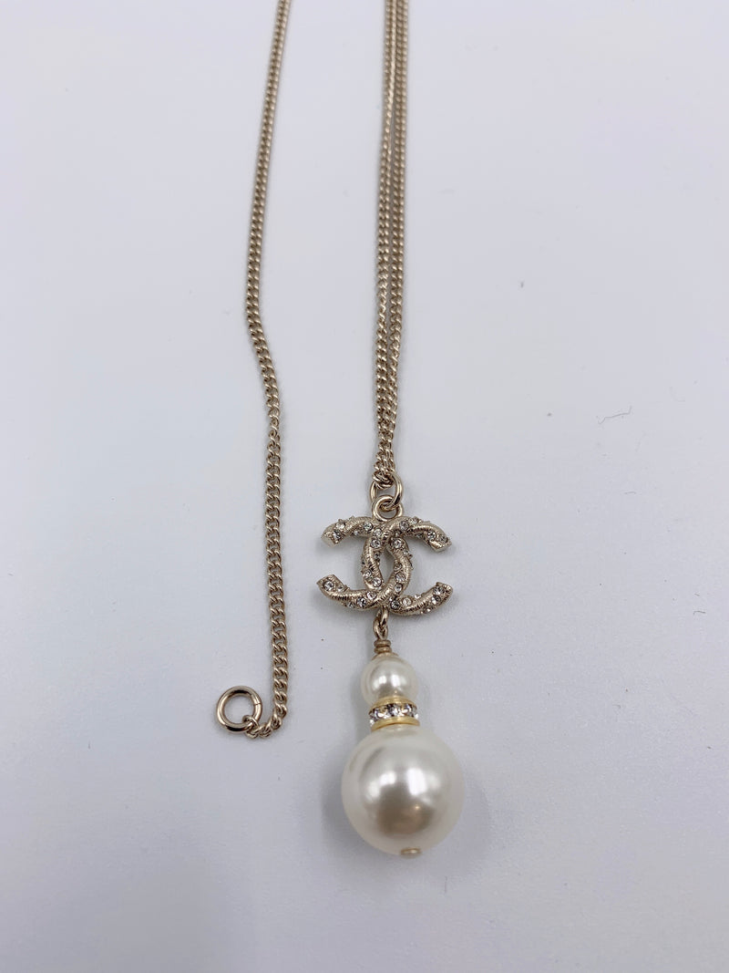 Sold-CHANEL CC Pearl/Rhinestones Necklace C236